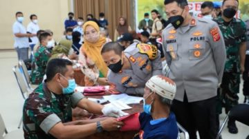Wakapolda Jabar Tinjau Kegiatan Gerai Vaksinasi dI Kabupaten Ciamis
