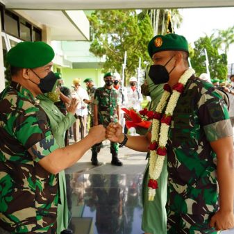 Prajurit Korem 071/Wijayakusuma Sambut Calon Danrem Baru