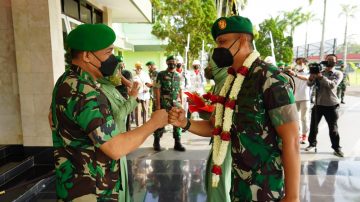 Prajurit Korem 071/Wijayakusuma Sambut Calon Danrem Baru