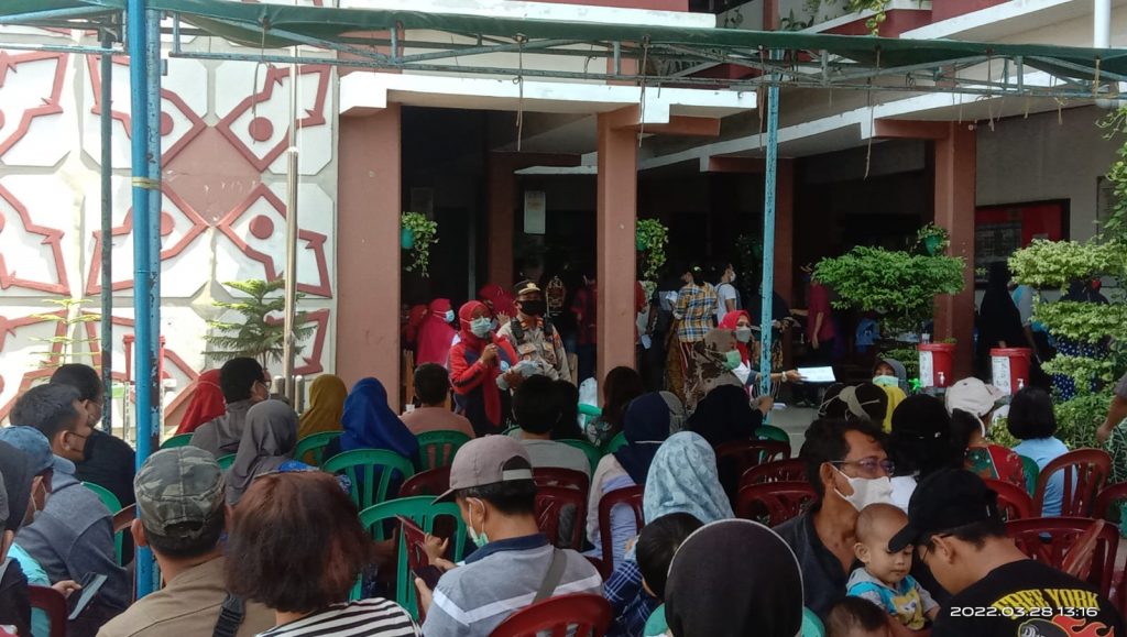 Waraga Koja Rw 04 Antusias Ramai Vaksinasi Dapat “Doorprize dan Sembako”