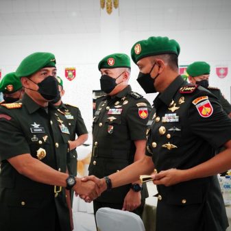 Tongkat Komando Wijayakusuma Diserahterimakan