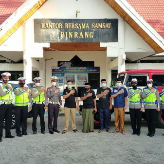Bersama PJC, Kanit Regident Samsat Polres Pinrang Berbagi Sedekah Ramadhan di Panti Tutwuri Handayani