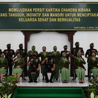 Persit KCK Koorcab Rem 071 PD IV/Diponegoro Peringati HUT Ke-76