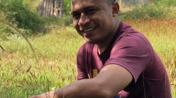 FORUM PRESIDENSI G-20 : MENDAYUNG DI ANTARA DUA KARANG