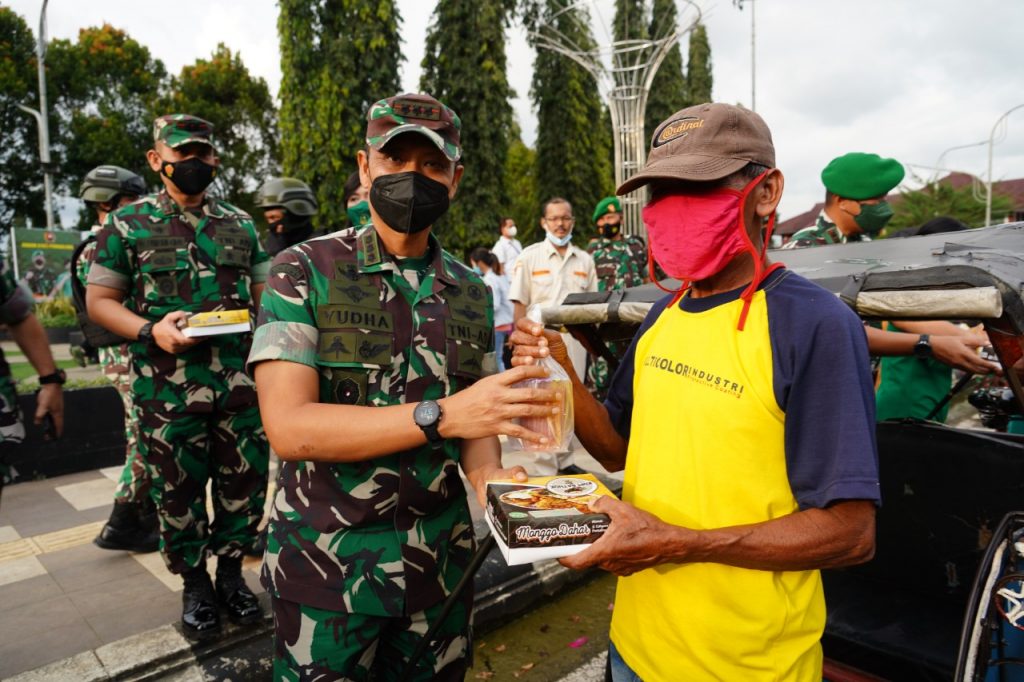 Semarak Ramadhan, Korem Wijayakusuma Gelar Vaksin Gratis dan Takjil