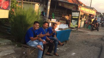 Organisasi WAJIB, Bagikan Takjil Gratis Untuk Pengguna Jalan Dan Masyarakat Setempat 