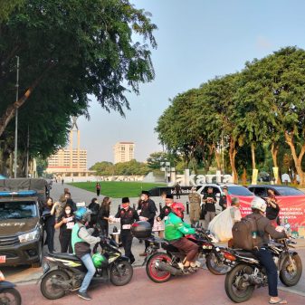 Laskar Manguni Indonesia DPW DKI Jakarta berbagi TA’JIL  Ramadhan 1443 H