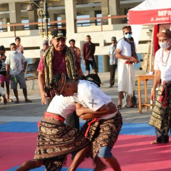 Buka Festival Peluru Hawu, Ini Pesan Jeriko