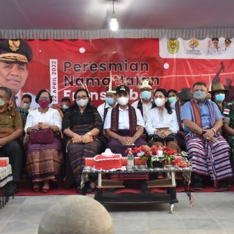 Resmikan Nama Jalan Frans Lebu Raya, Lusia Terharu