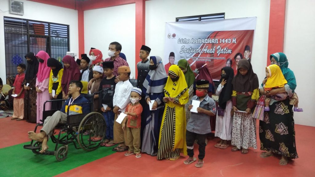 Sambut Idul Fitri 1443 H, Umar Bashor Santuni Yatim Dan Piatu