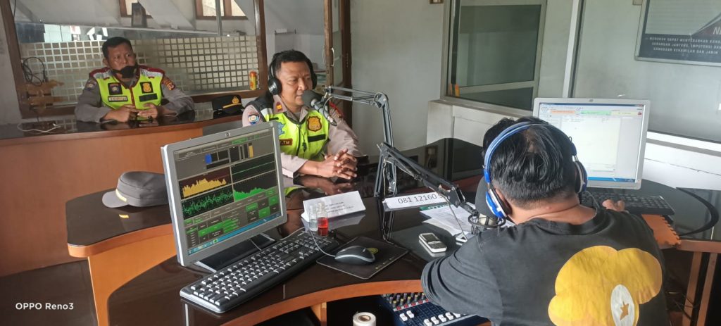 Sat Binmas Polres Tasik Kota Berikan Informasi Seputar Operasi Ketupat Lodaya 2022 Melalui Radio Buana Jaya FM