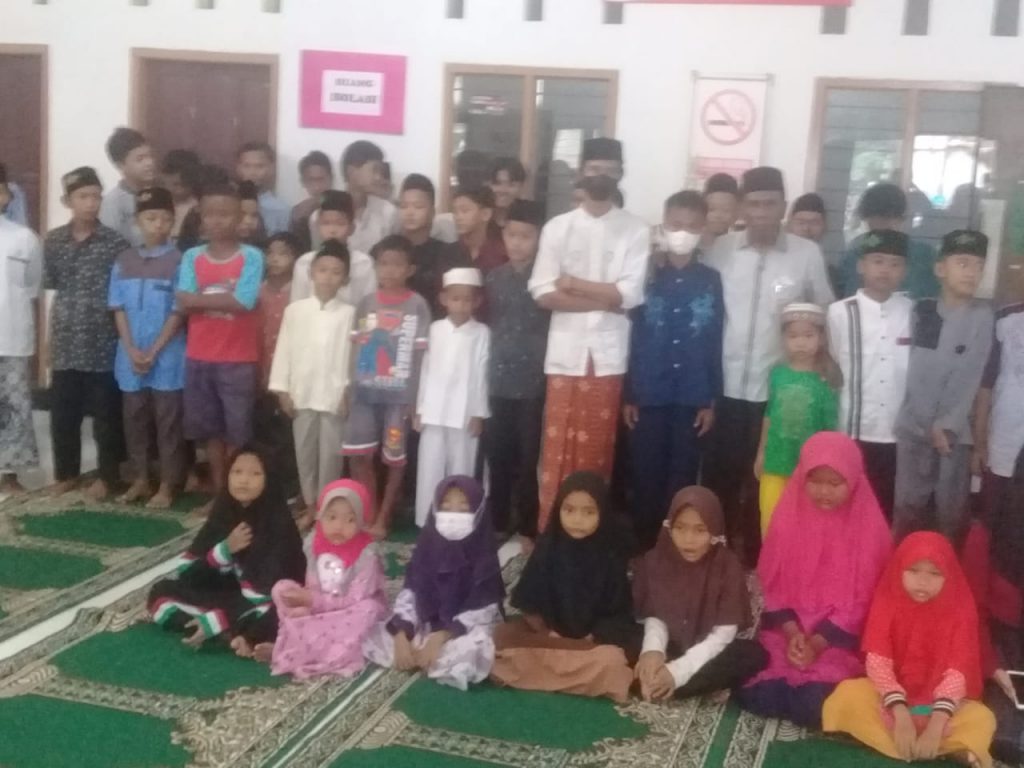Pemdes Sumbermulya Berbagi, Santuni Anak Yatim dan Guru Ngaji