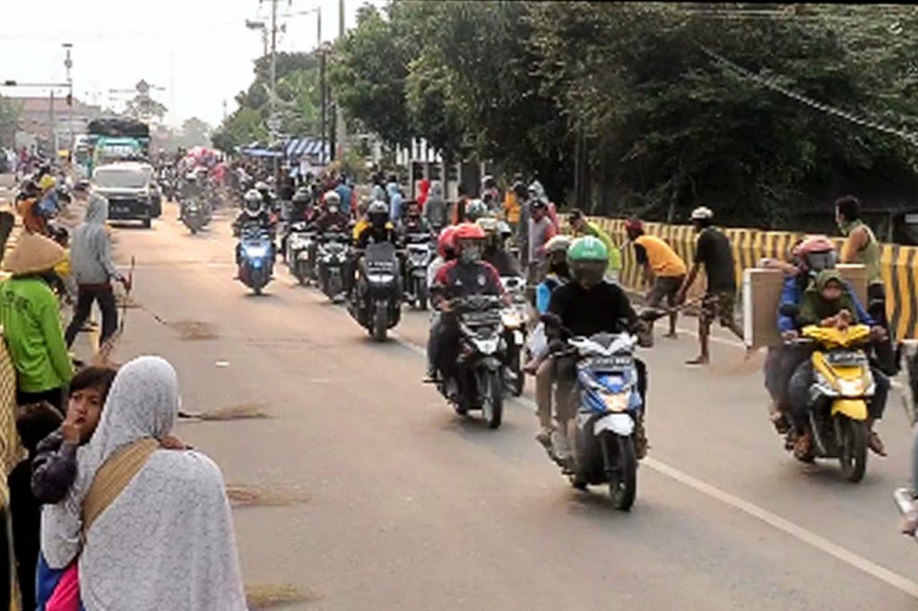 Arus Mudik Jalur Pantura Indramayu Dibanjiri Kendaraan Roda Dua