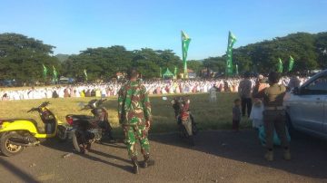 Sholat Idul Fitri 1443H di Kota Mbay, Koramil 1625-05 Aesesa Patroli Prokes