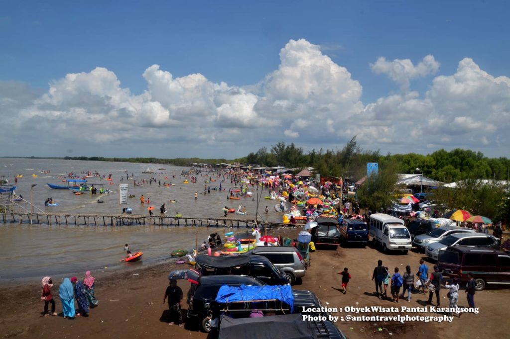 Pantai Karangsong Menjadi Prioritas Wisatawan Berlibur