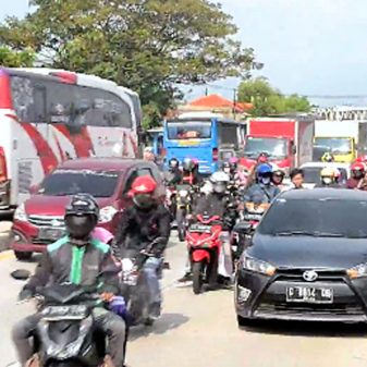 Arus Balik Jalur Pantura Kandanghaur Indramayu Padat Ramai