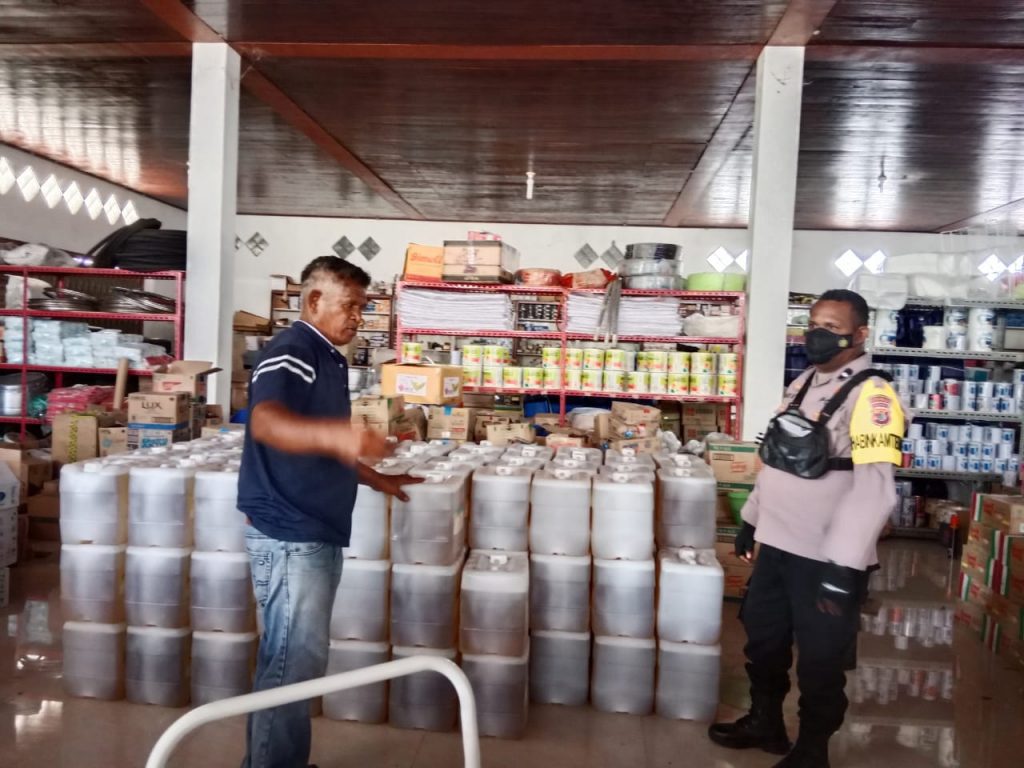 Personil Polsek Wahai Gelar Giat Pengamanan dan Pengawasan Pendistribusian Minyak Goreng