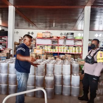 Personil Polsek Wahai Gelar Giat Pengamanan dan Pengawasan Pendistribusian Minyak Goreng 