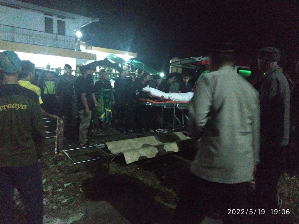 Kapolsek Pagerageng Hadiri Pemakaman Korban Dugaan Pembunuhan