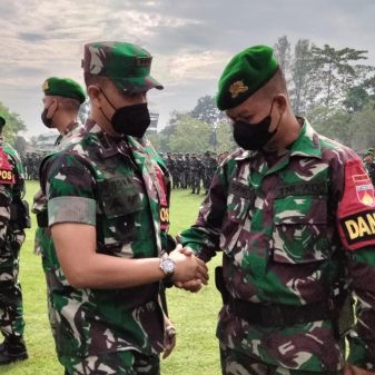 Danrem 071/Wijayakusuma Hadiri Upacara Pengantar Tugas Satgas Pamwil Obvitnas PT. Freeport Indonesia Yonif 405/SK