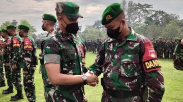 Danrem 071/Wijayakusuma Hadiri Upacara Pengantar Tugas Satgas Pamwil Obvitnas PT. Freeport Indonesia Yonif 405/SK