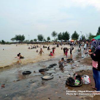 Libur Lebaran, Pantai Plentong Indramayu Dipadati Pengunjung