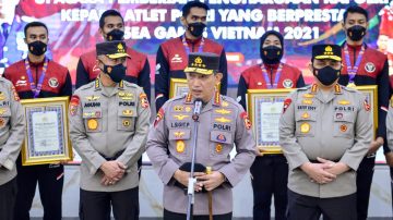 Kapolri Beri Penghargaan Atlet Polri Berprestasi Medali Sea Games
