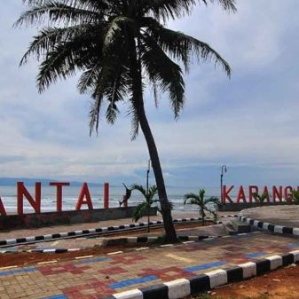 Seorang Pengunjung Wisata Pantai Karanghawu Sukabumi Dilaporkan Tenggelam