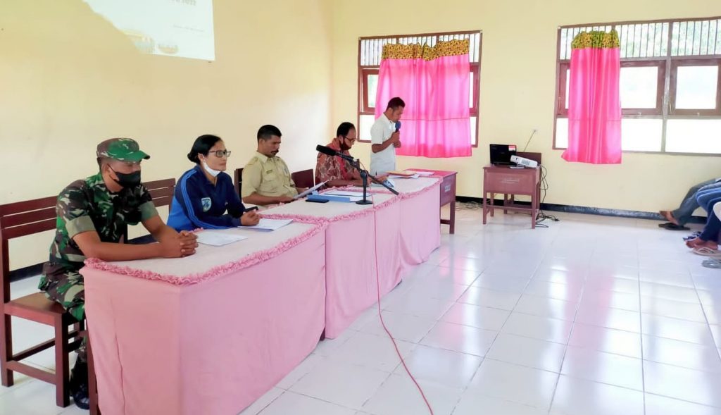 Pantau Kelulusan Sekolah, Babinsa Koramil 1625-03 Boawae Himbau Prokes