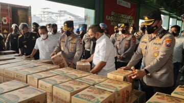 Terlacak, Polri Gagalkan Penyelundupan 8 Kontainer Minyak Goreng