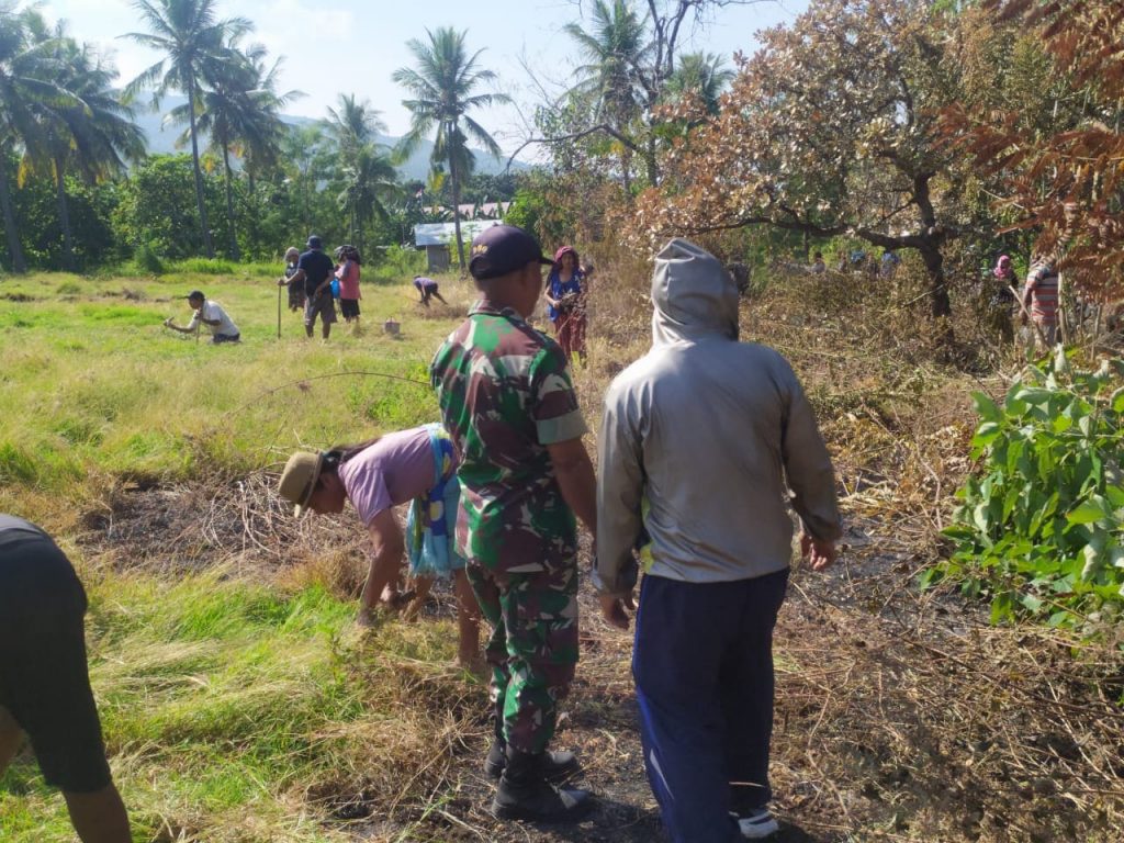 Sebelumnya Dipagari, TNI Dan Warga Tata Lapangan SD Nunupada