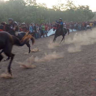 Kodim 1625 Pantau Acara Penutupan Pacuan Kuda Olakile Nagekeo