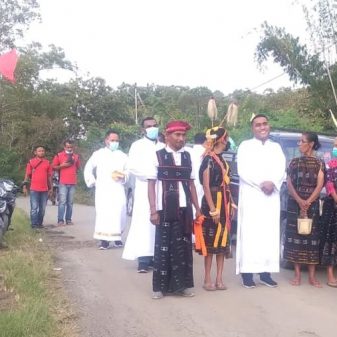 Koramil 1625-01 Bajawa Kawal Acara Pastor Baru, Romo Niko Noy