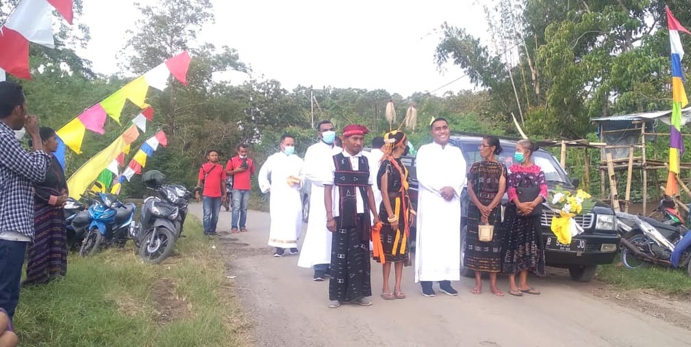 Koramil 1625-01 Bajawa Kawal Acara Pastor Baru, Romo Niko Noy