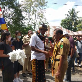 Koramil Bajawa Wakili Kodim 1625 Ikut Peresmian Puskesmas Soa