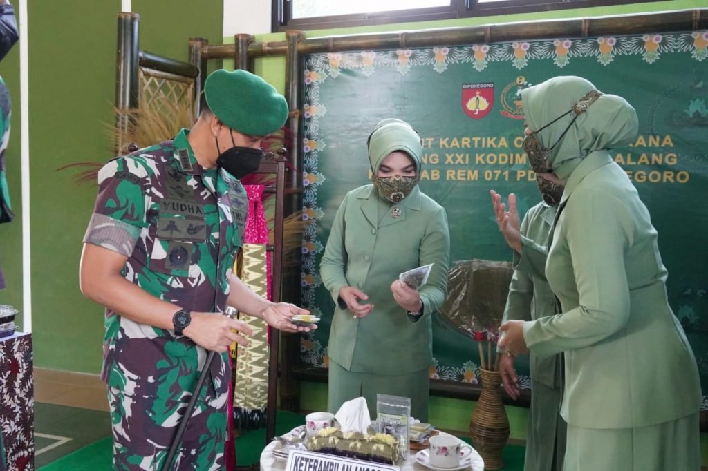 Persit KCK Koorcab Rem 071 Tinjau Karya Persit Kodim Pemalang