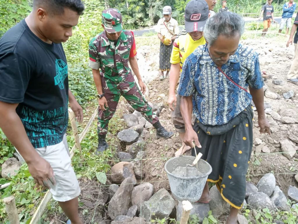 TNI 1625 Hadiri Letak Batu Kantor Bumdes Kecamatan Wolomeze
