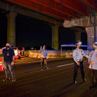 Kapolri Tinjau Langsung Tol Cikampek Pastikan One Way Contraflow Lancar