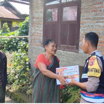 Polres Ngada : Sentuhan Peduli Kasih Bhabin Bripda Dius Untuk Warga