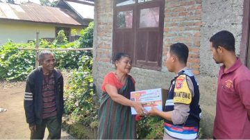 Polres Ngada : Sentuhan Peduli Kasih Bhabin Bripda Dius Untuk Warga