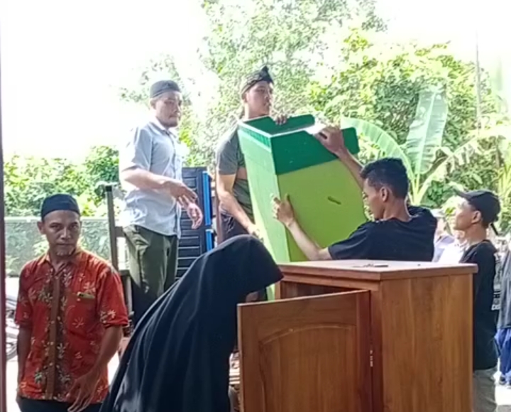 Konflik Internal Pengurus Yayasan Berujung Penyegelan Pesantren Di Godong, Puluhan Wali Santri Datangi Pondok
