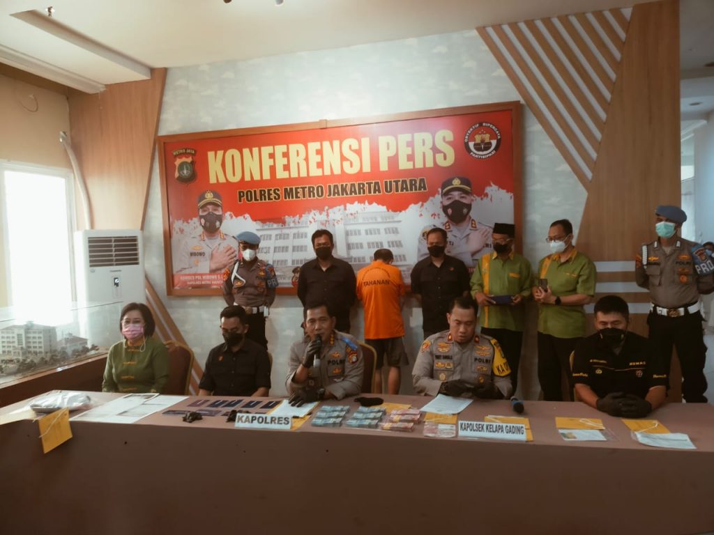 Terduga Penipuan Cek Kosong Mony Changer Di Tangkap Anggota Polsek Kelapa Gading