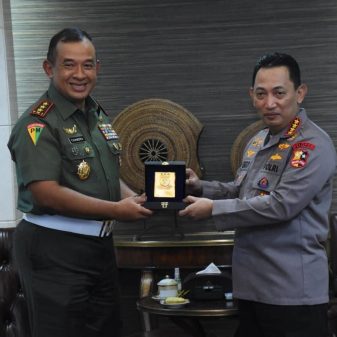 Danpuspomad Kunjungan Kehormatan Kepada Kapolri