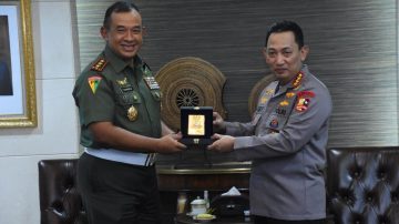 Danpuspomad Kunjungan Kehormatan Kepada Kapolri