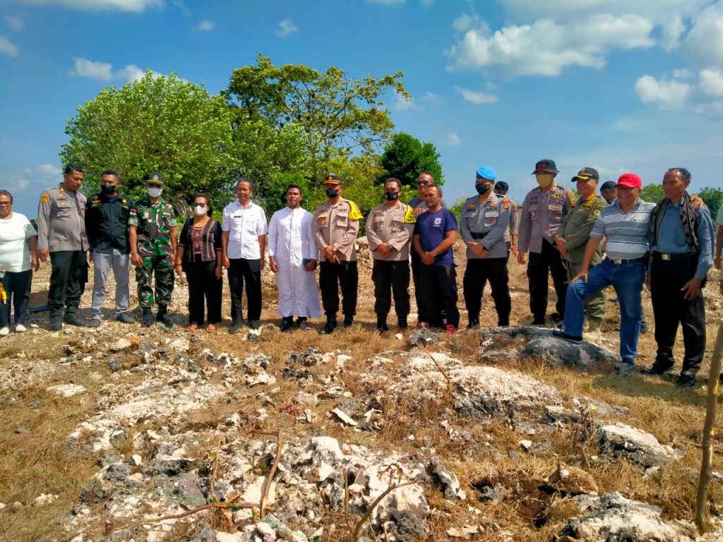 Lakukan Aksi Solidaritas, Polres Sabu Raijua Bangun Rumah Bagi Keluarga Wasnono