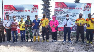Songsong HUT Bhayangkara Ke-76, Polres Sabu Raijua Tanam 3.000 Mangrove 