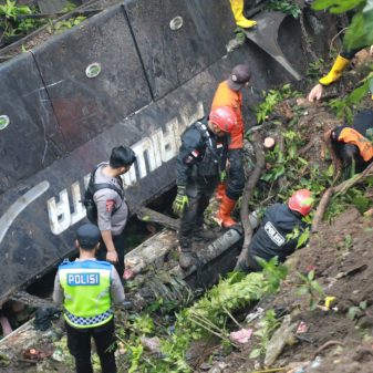Bus Pariwisata Terjun Bebas Masuk Jurang di Rajapolah Tasikmalaya, 3 Orang Meninggal Dunia