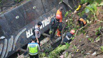 Bus Pariwisata Terjun Bebas Masuk Jurang di Rajapolah Tasikmalaya, 3 Orang Meninggal Dunia