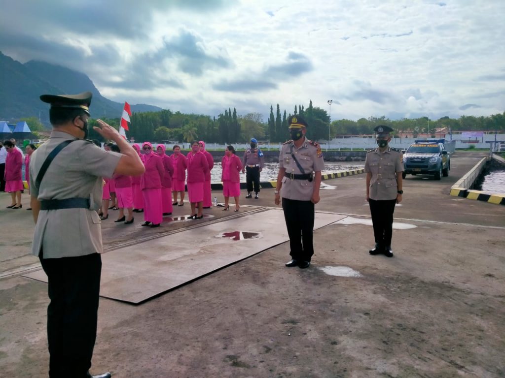 Rayakan HUT Bhayangkara Ke-76 , Polres Ende Lakukan Upacara Tabur Bunga