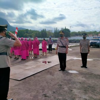 Rayakan HUT Bhayangkara Ke-76 , Polres Ende Lakukan Upacara Tabur Bunga